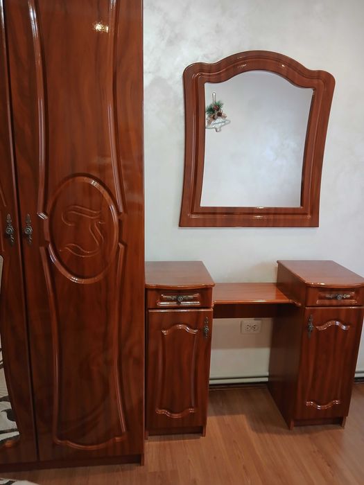 Продам гарнітур спальний в дуже хорошому стані