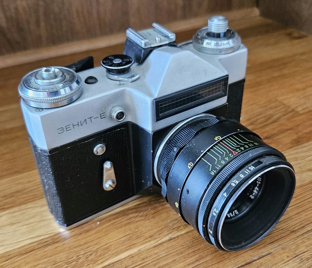 Aparat Zenit-E Obiektyw Helios-44-2 oraz etui
