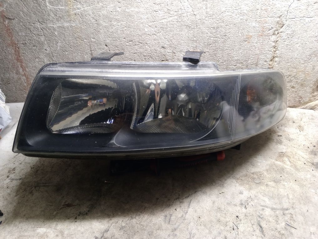 Seat Toledo ii lampa przednia lewa Valeo