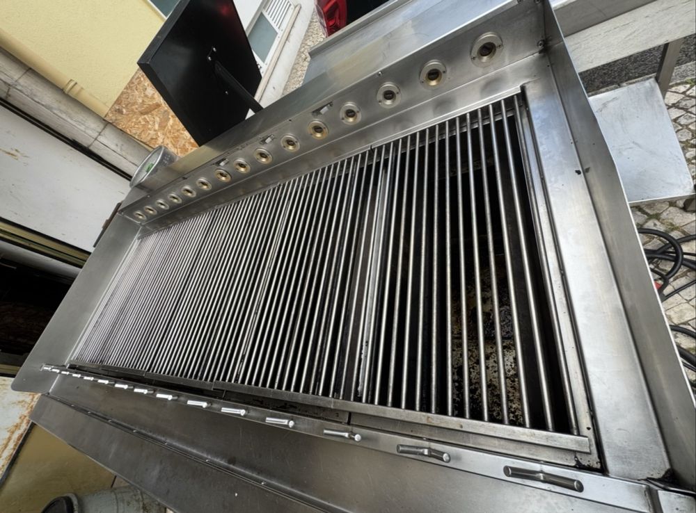 Vende-se barato e com urgência grelhador profissional GRELHACO