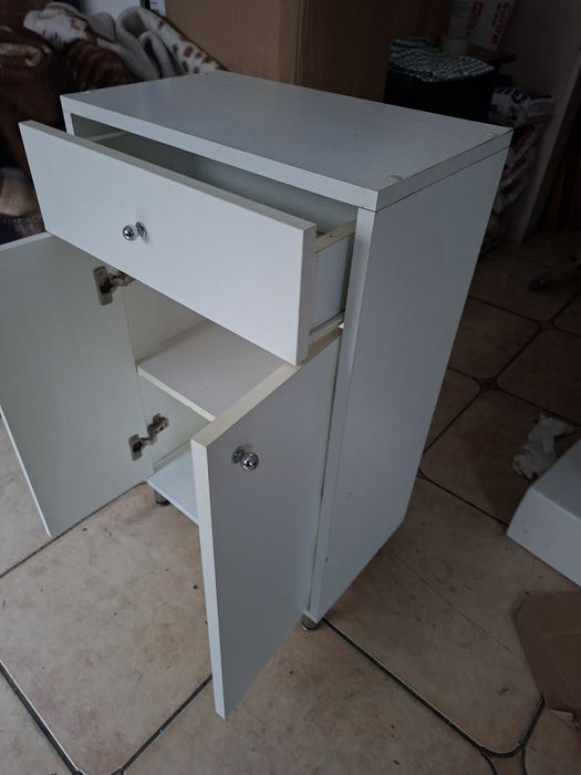 Szafka łazienkowa stojąca około 85 cm
