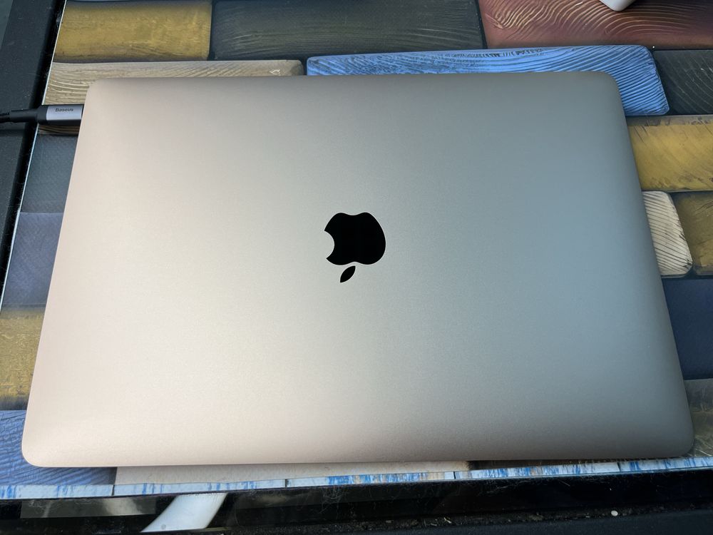 Macbook air 13 2020 A2179 8/256 rose gold