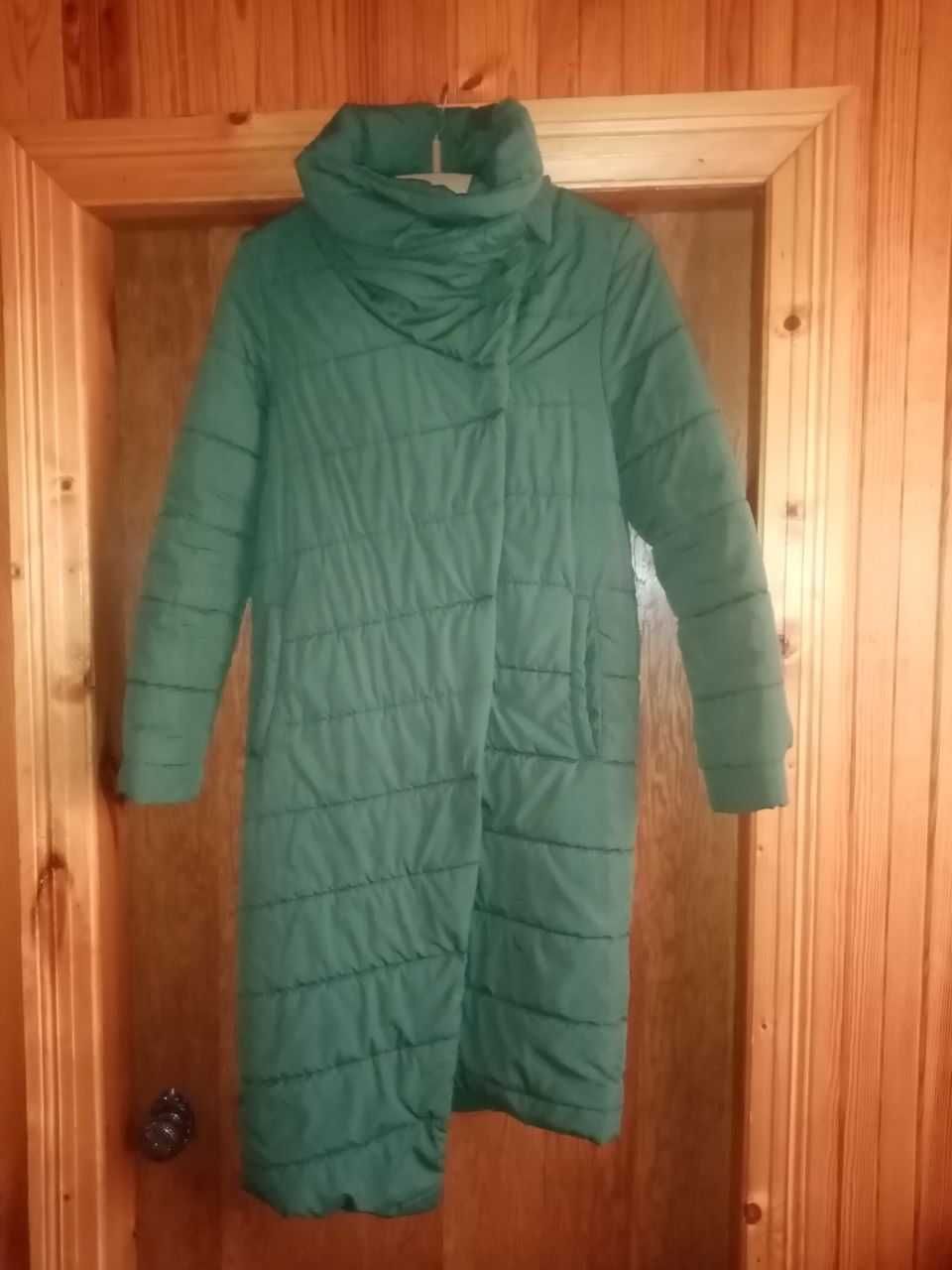 Зелена демісезонна куртка, 400 грн.