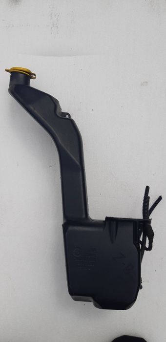 Opel Zafira B kompletny zbiorniczek płynu spryskiwaczy wraz z pompką