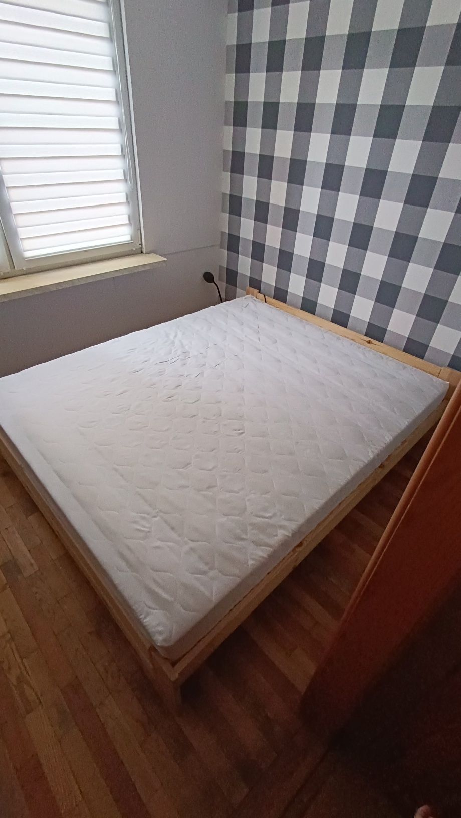 Sprzedam łóżko sosnowe 160x200 z materacem 9 stref