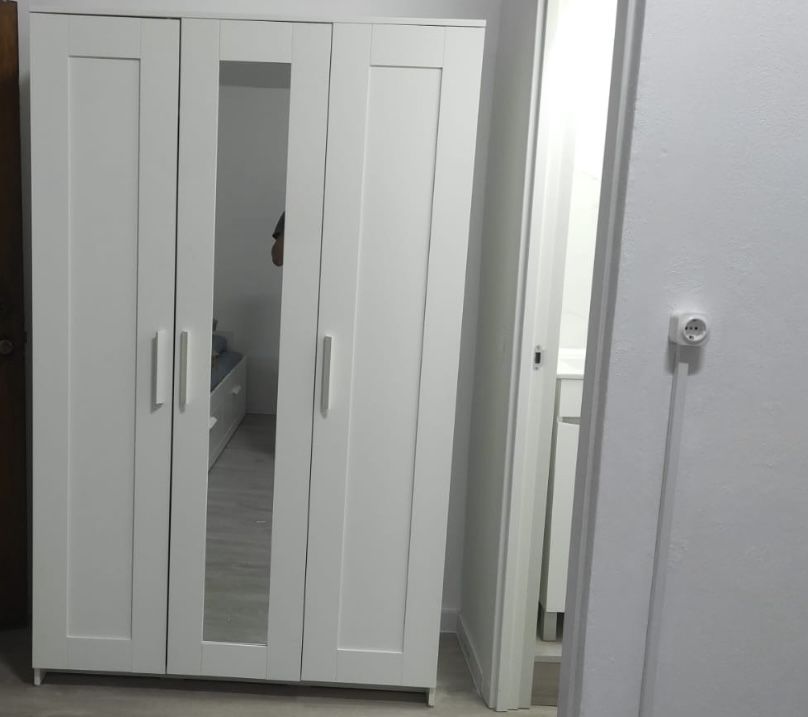 BRIMNES Roupeiro c/3 portas, branco, 117x190 cm