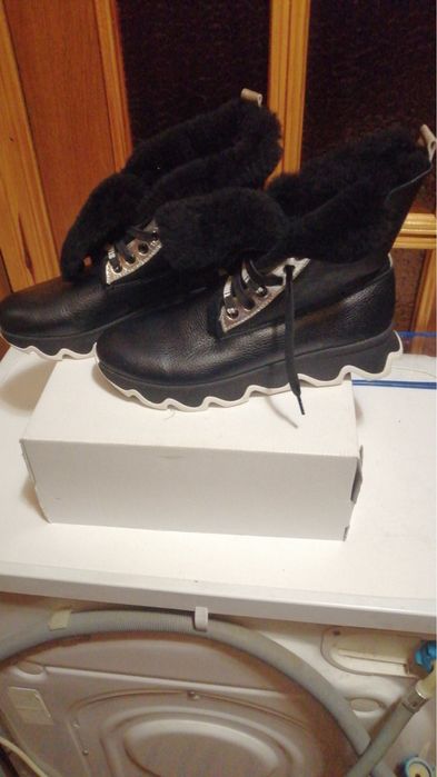 Продам зимние кожаные ботинки