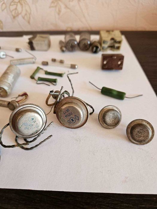 Радиодетали (диоды, транзисторы, лампы, резисторы, конденсаторы)