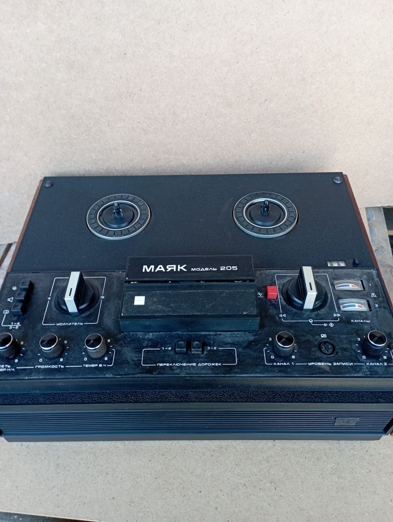 Продам магнітофон Маяк модель 205.