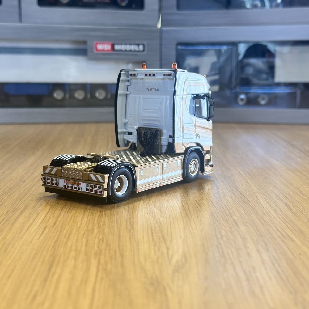 Model 1:50 WSI Scania R Highline 4x2