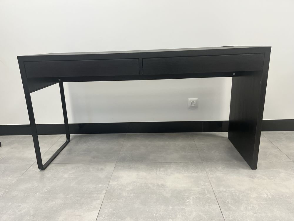 Czarne Biurko IKEA MICKE dwie szuflady 142x50cm