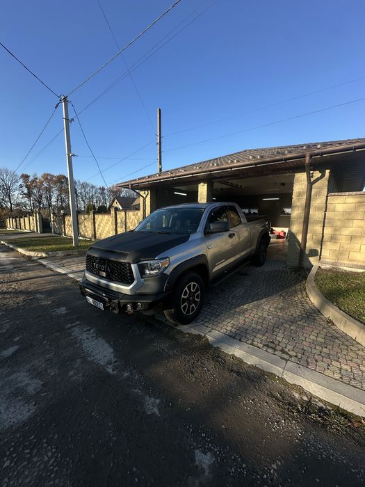 Toyota Tundra 2016 5.7