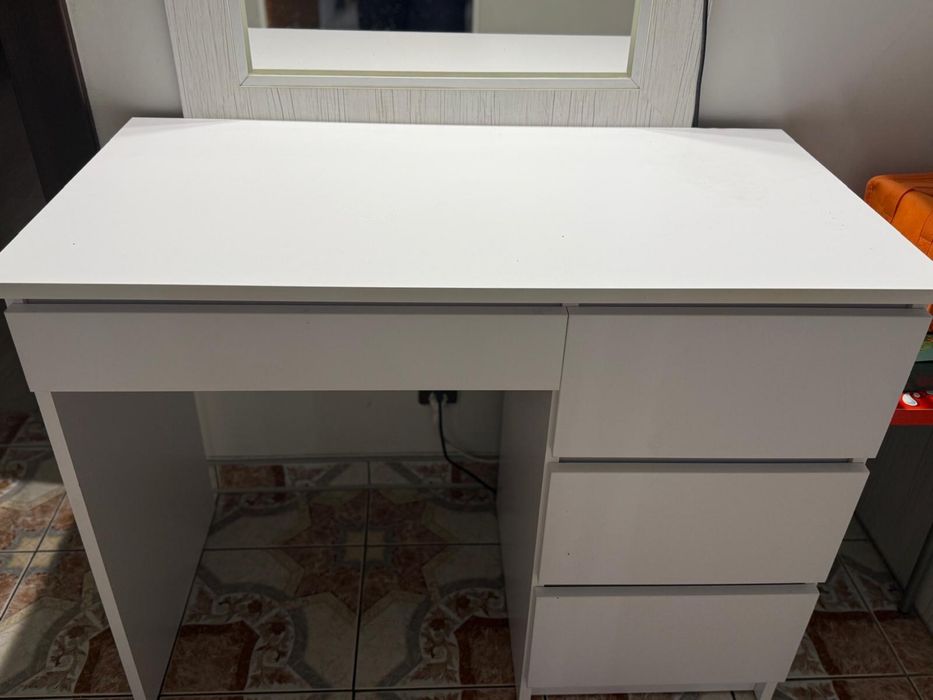 Biurko-toaletka, bardzo dobry stan, pojemna