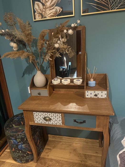 Sprzedam toaletkę z lustrem