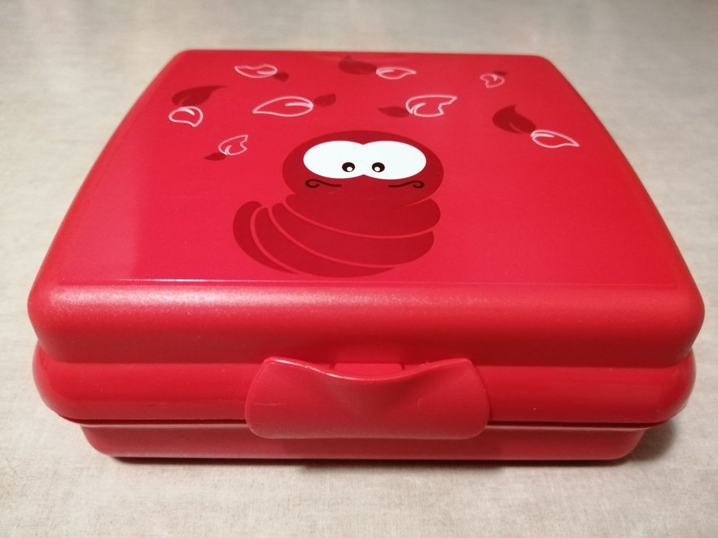 Tupperware czerwone pudełko, świetne na kanapki lub przekąski NOWE!