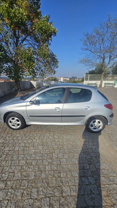 Peugeut 206 impecável