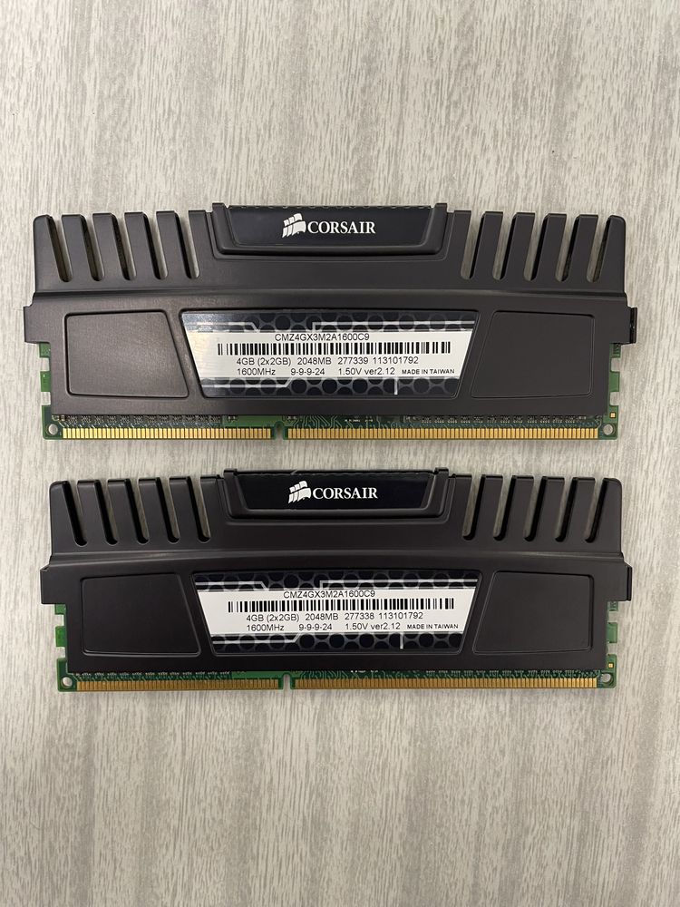 ОЗУ  RAM DDR3 1600 Corsair Vengeance 4gb