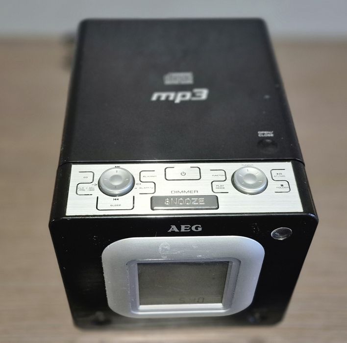 Radio budzik AEG SRC4325 Sprawny