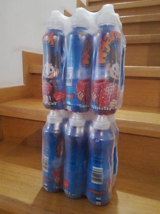 Zestaw 12 butelek Wojanki. Wojanek o pojemności 500 ml.