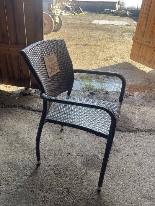 Стілець ротанговий вживаний 64 шт