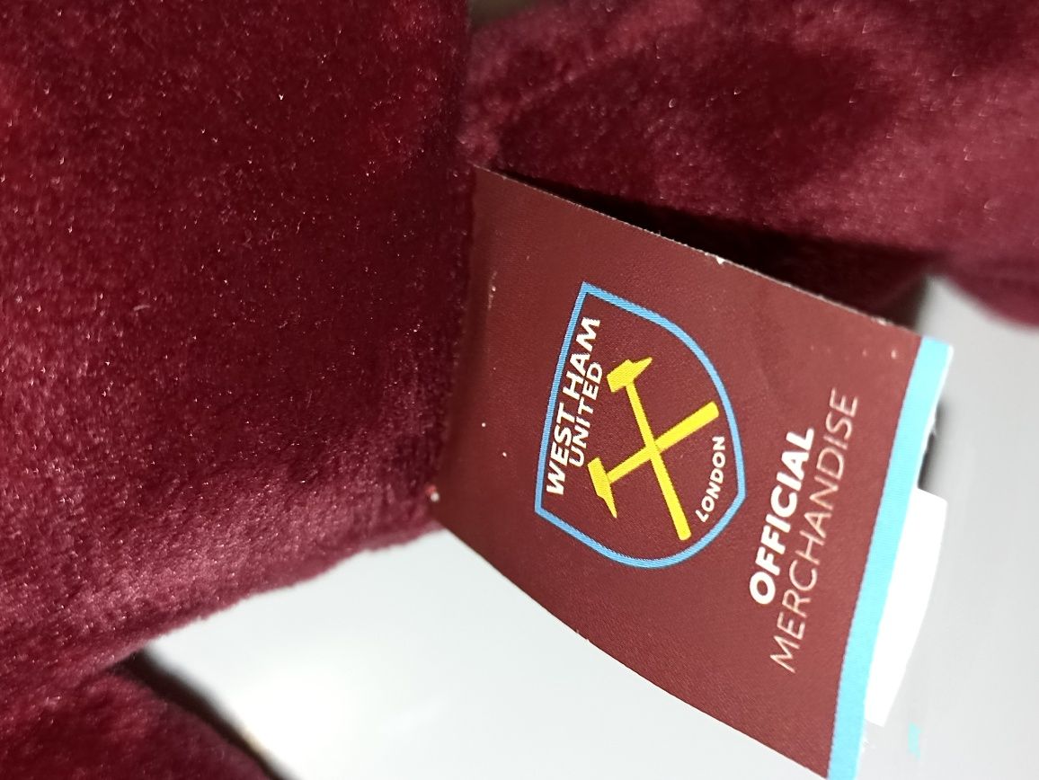 Miś maskotka z herbem klubu WEST HAM

Wysokość: 20 cm

Wysokiej jakośc