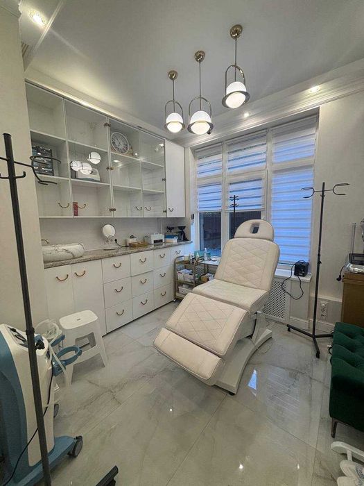 Косметологічна клініка з меблями на Печерську в ЖК KADORR