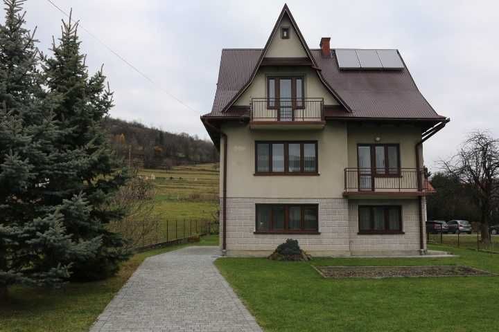 Przestronny dom z możliwością podziału na 3 mieszkania