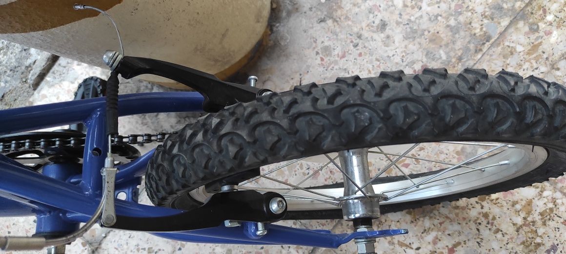 Bicicleta para criança nova