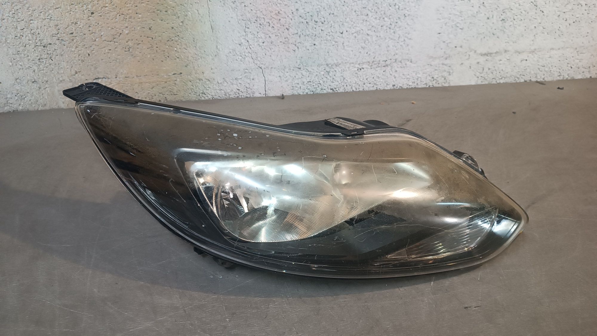 Vendo farol direito de Ford focus MK 3 ano 2011/14
