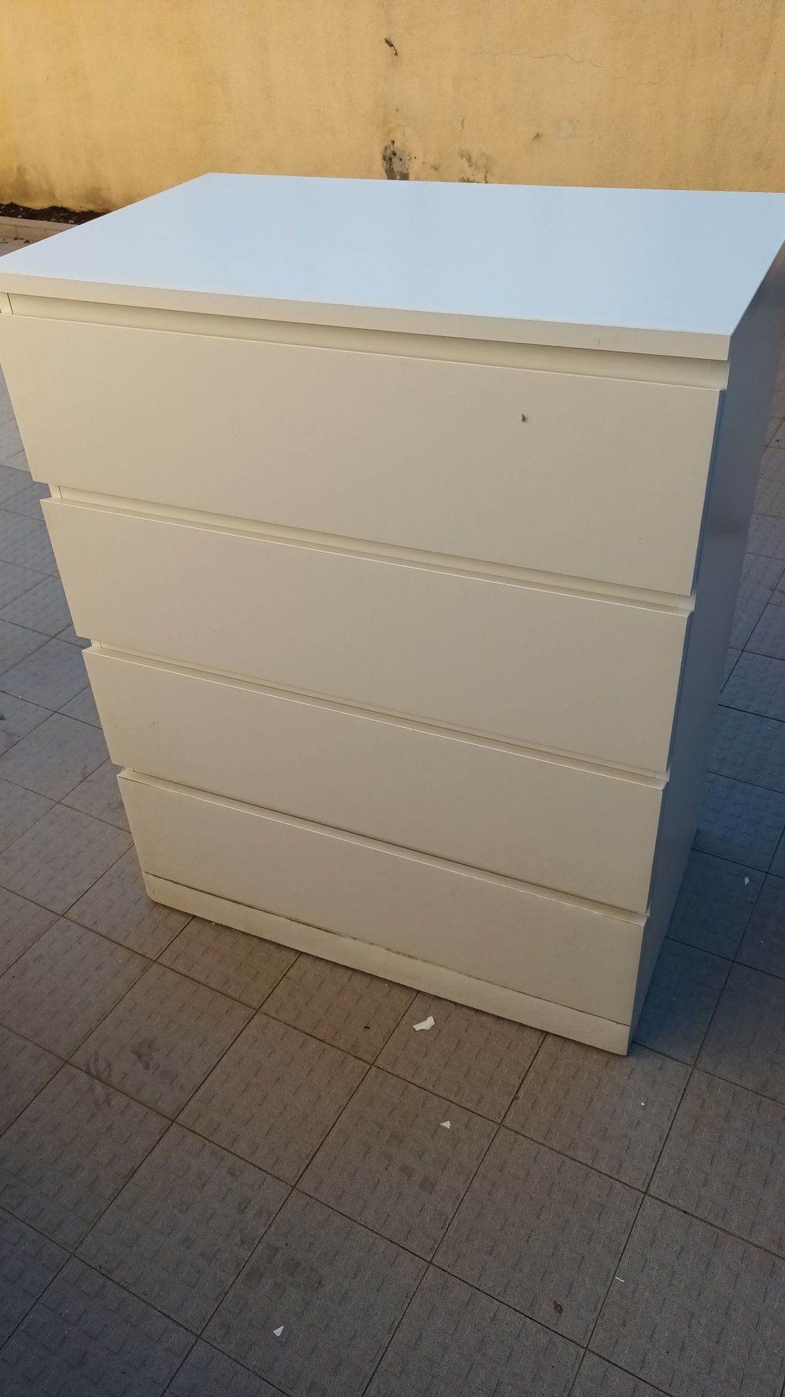 Cômoda IKEA 4 gavetas