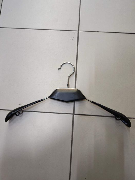 Cabide de ferro para roupa