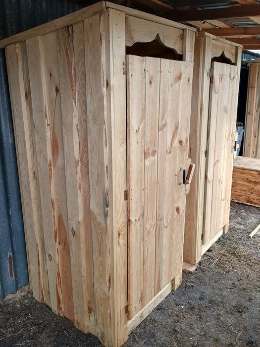 Дачний туалетз дерева,душ.