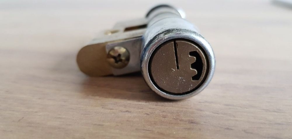 Wkładka do drzwi wraz z kluczami