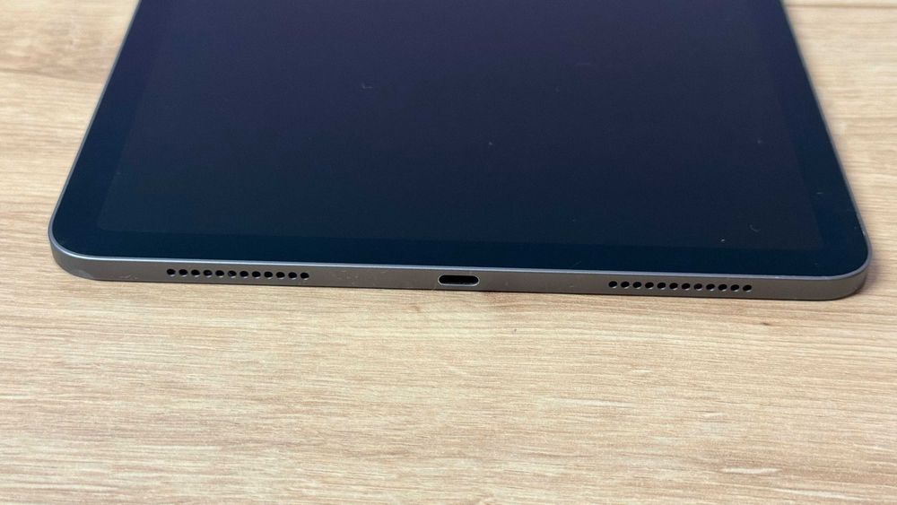 iPad Air 4 gen. | 64 GB | WiFi | Space Gray + etui smart folio