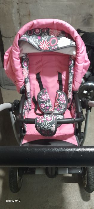 Чудовий позашляховик для дівчинки.