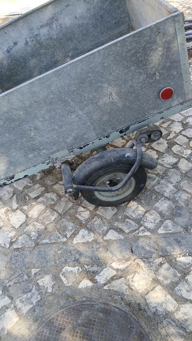 Atrelado 1.10 m de comprimento e 1.00 m de largura em muito bom estado