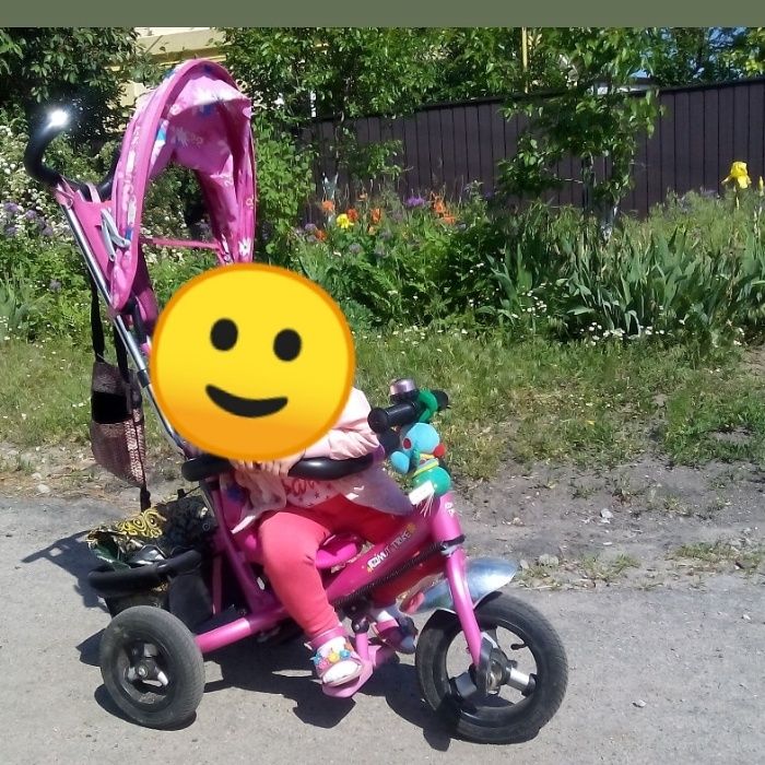 Яскравий дитячій велосипед