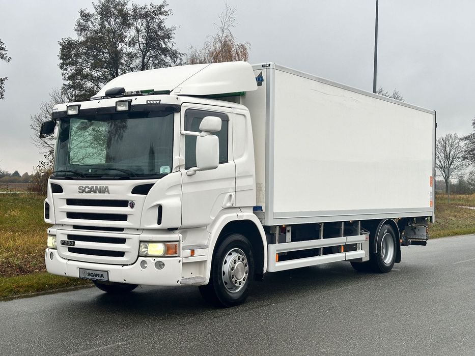 Scania P280 4x2 Niski przebieg, krótka 6.6m Poduszki przód  Automat Euro5 winda kurierka Super Stan