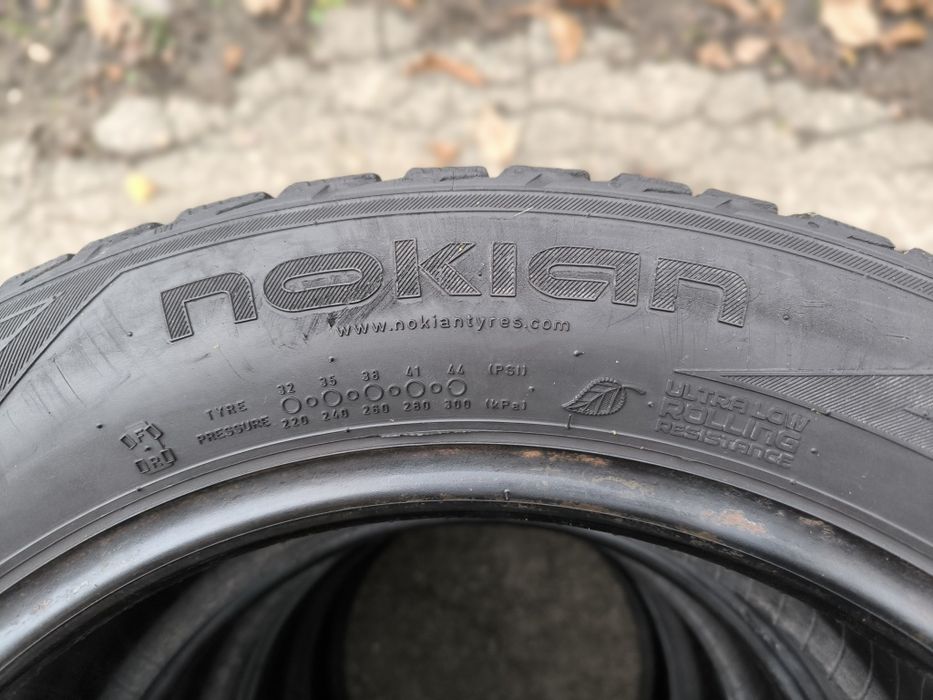 Шини зимові 205 55 R16