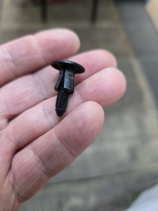 Kołki kołek przednich tweeterów Volvo 850,940 4 szt