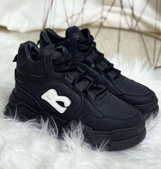 Жіночі зимові кросівки