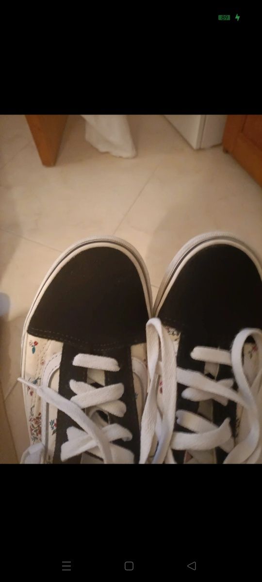 Tênis Vans com flores