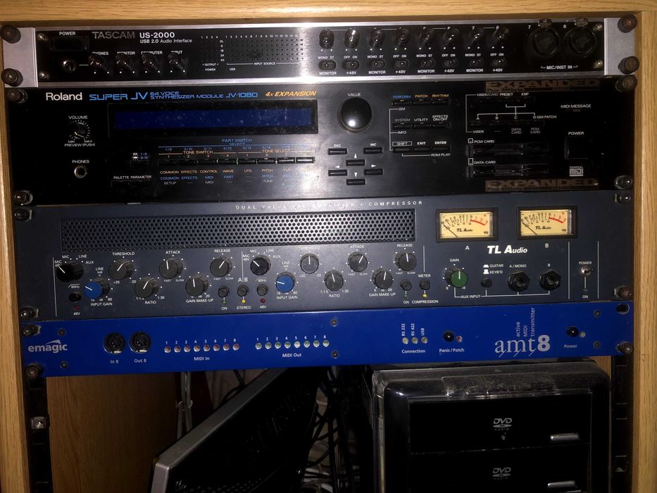Roland JV1080 + TL Audio Valve Comp + Tascam US2000 + Interface Midi