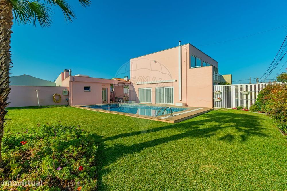 Moradia T4 para venda