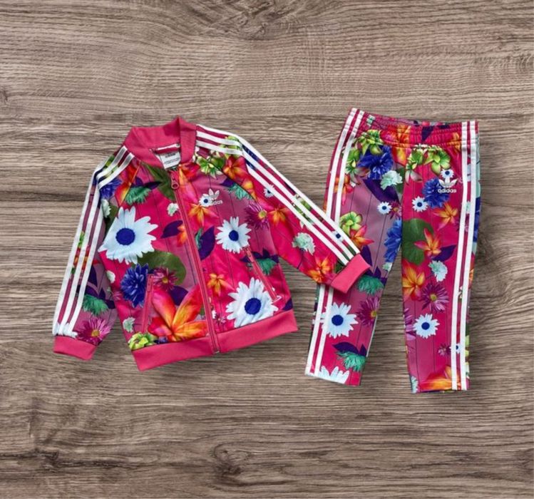 Яскравий спортивний костюм ADIDAS оригінал 12/18 місяців