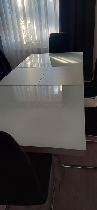 Krzesła oraz stół