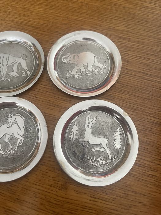 Piękne metalowe podstawki pod szklanki,motyw zwierząt PRL