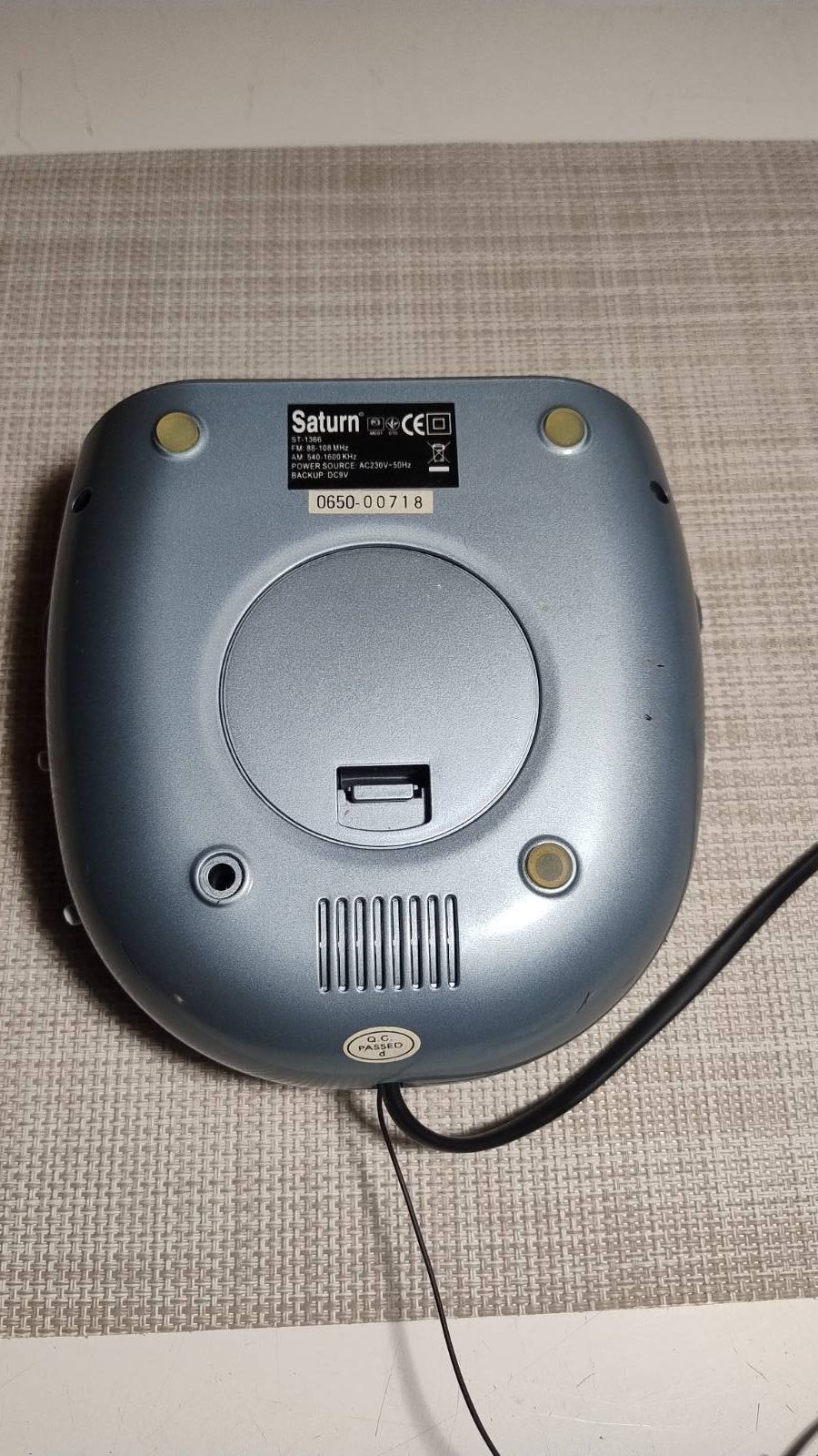 Часы будильник с FM-радио. Saturn st-1366