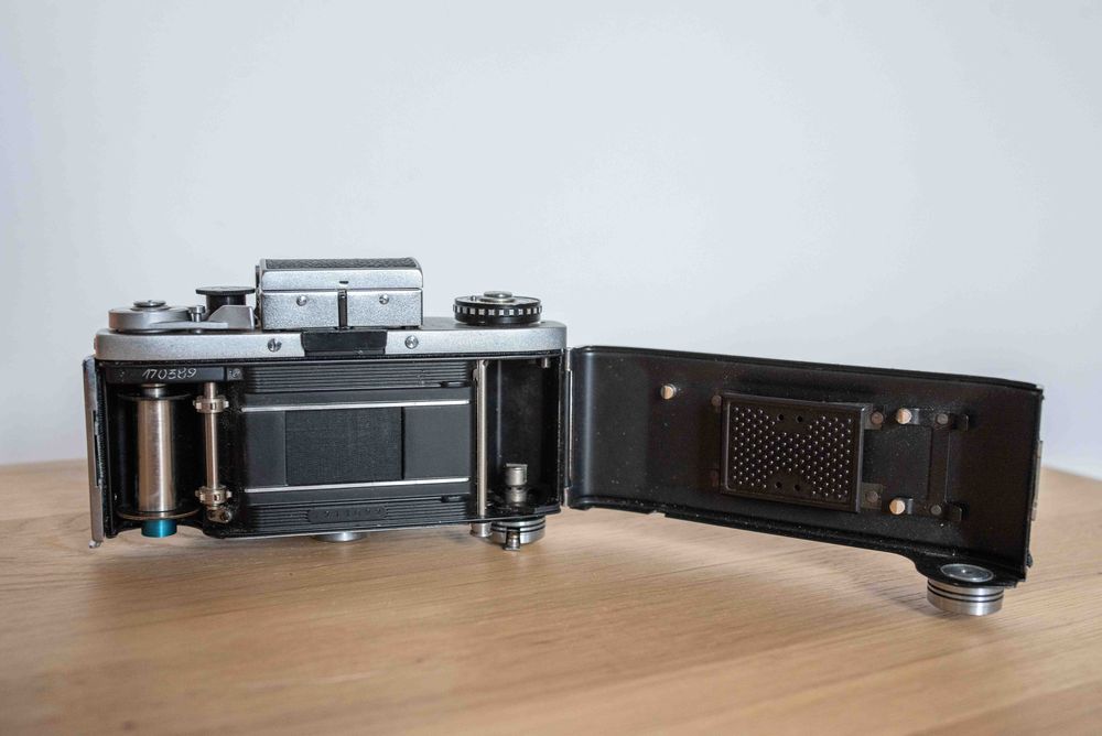 Aparat Exakta vx 1000 + obiektyw Jena T 1:2,8 f=50 mm