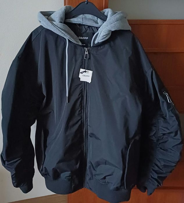 Kurtka męska bomberka z odpinanym kapturem